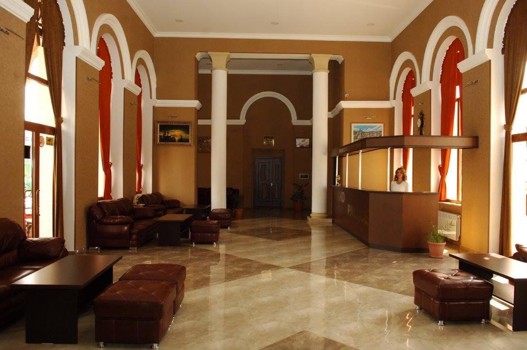 Hotel Grand Palace Ахалцихе Экстерьер фото