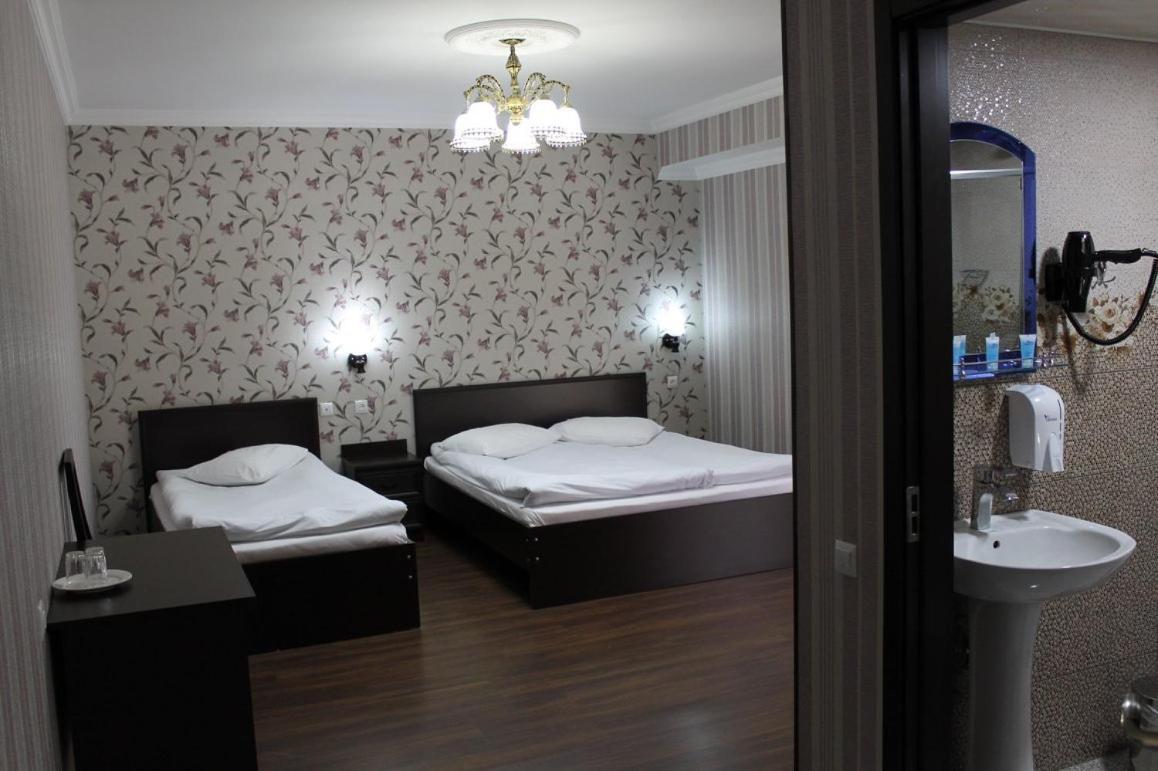 Hotel Grand Palace Ахалцихе Экстерьер фото